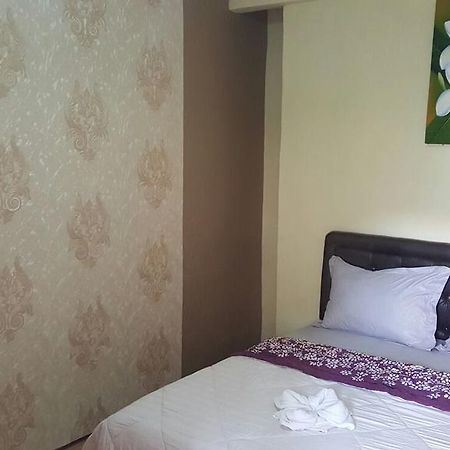 Adel'S Guest House Malang Exterior foto