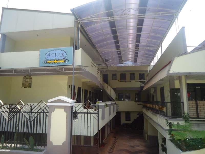 Adel'S Guest House Malang Exterior foto
