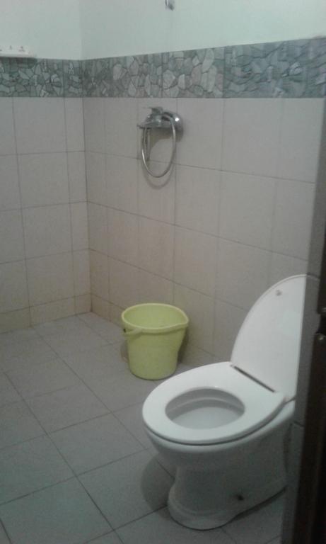 Adel'S Guest House Malang Exterior foto