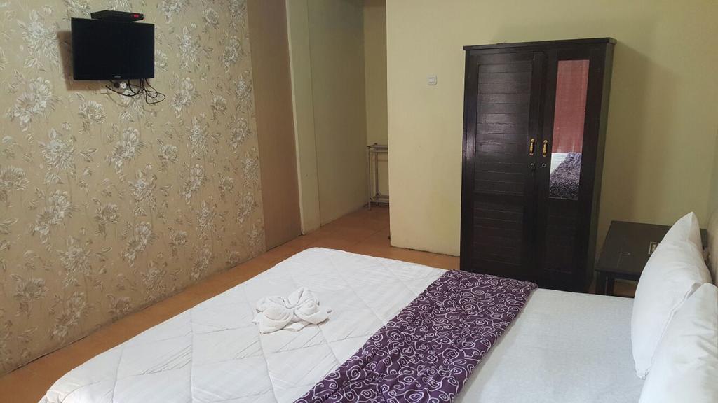 Adel'S Guest House Malang Exterior foto